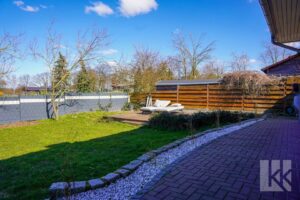 mit Blick in den Garten