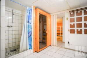 Der große Keller überzeugt unter anderem mit...