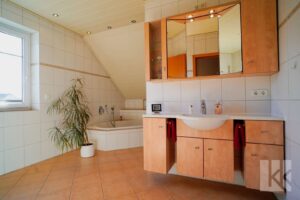 Vollbad mit Badewanne...