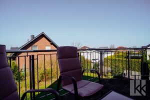 ...Balkon und...