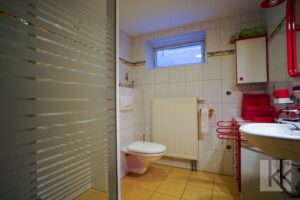 KG - ...Badezimmer mit Dusche