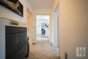 Ein Flur trennt den privaten Bereich des Hauses