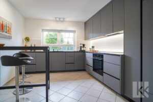 Maßangefertigte Design-Einbauküche vom Tischler...