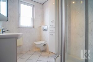 Badezimmer mit Dusche