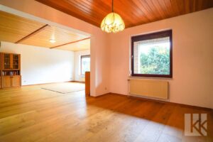 ...gemütlichem Essbereich und...