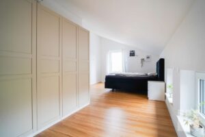 ...ein riesiges Elternschlafzimmer und...