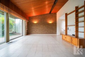 ...das riesige Wohnzimmer mit...