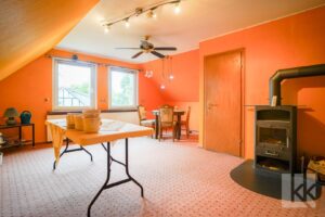 Großes Wohnzimmer mit...