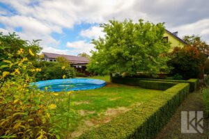 ...gepflegtem Baumbestand