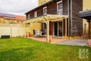 ...großer, überdachter...