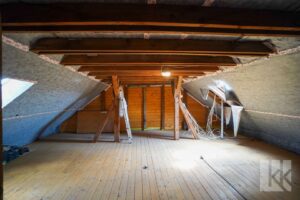 Abstellfläche auf dem Spitzboden