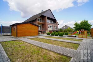 Riesiger Garten mit Beeten und...