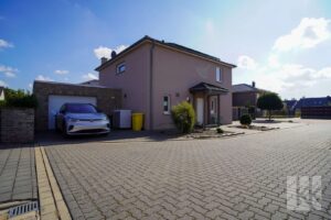 Ausreichend Stellplätze in der Garage und...