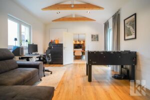 Ebenso im Erdgeschoss: Ein großes Arbeits- oder Gästezimmer