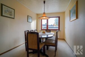 Offener Essbereich neben der Küche