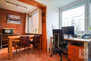 ...Arbeitsplatz geht über in den...