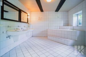 WE hinten Badezimmer