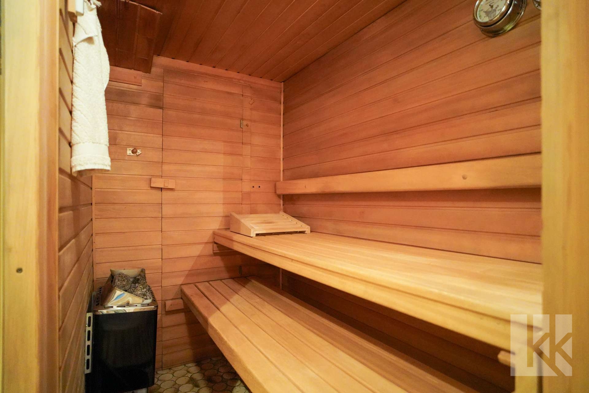 ...Sauna und...
