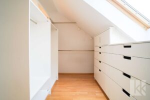 ...begehbarem Kleiderschrank sowie...