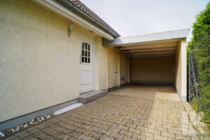 ...unter dem Carport