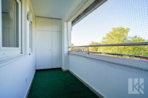 ...Loggia mit Abstellraum