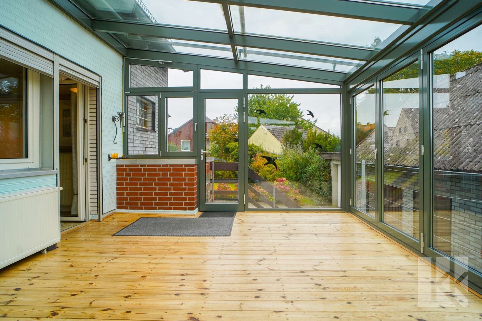 Davor: Der riesige Wintergarten mit...