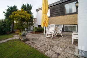 Große Terrasse mit...