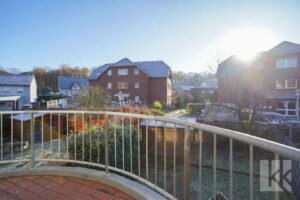 ...kleinem Balkon und...