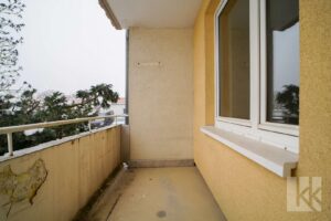 ...davorliegendem Balkon