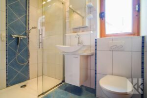 Die Tiefparterre ebenso mit Badezimmer und...