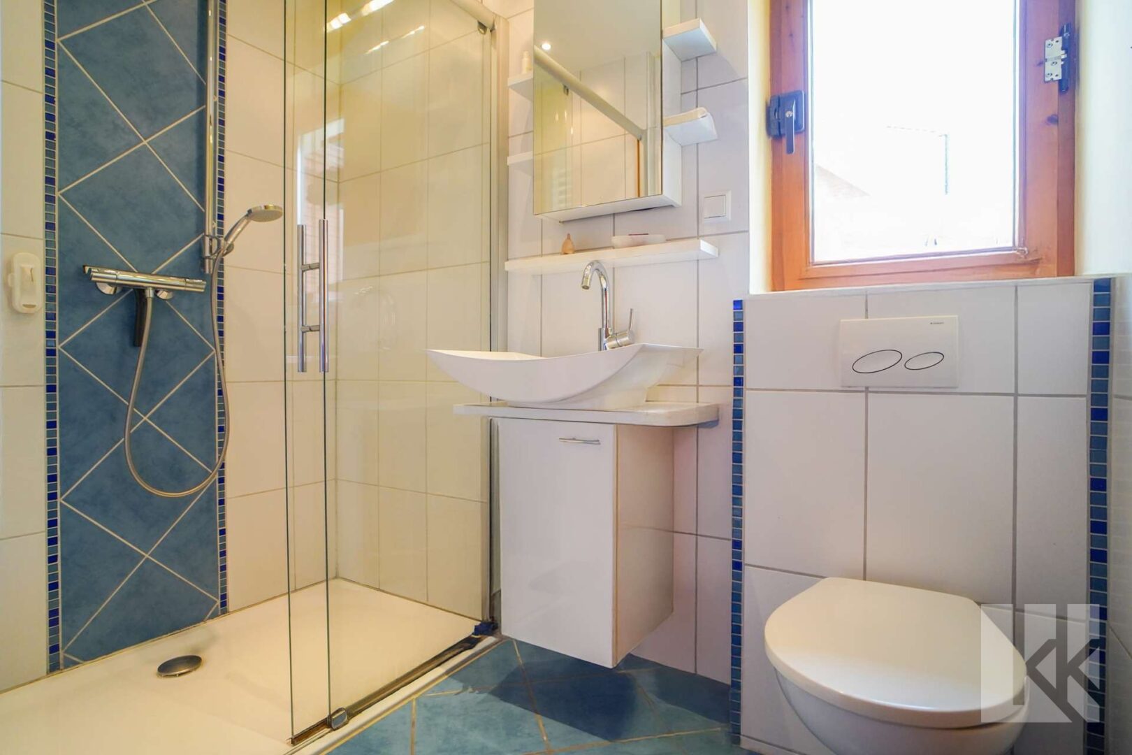 Die Tiefparterre ebenso mit Badezimmer und...