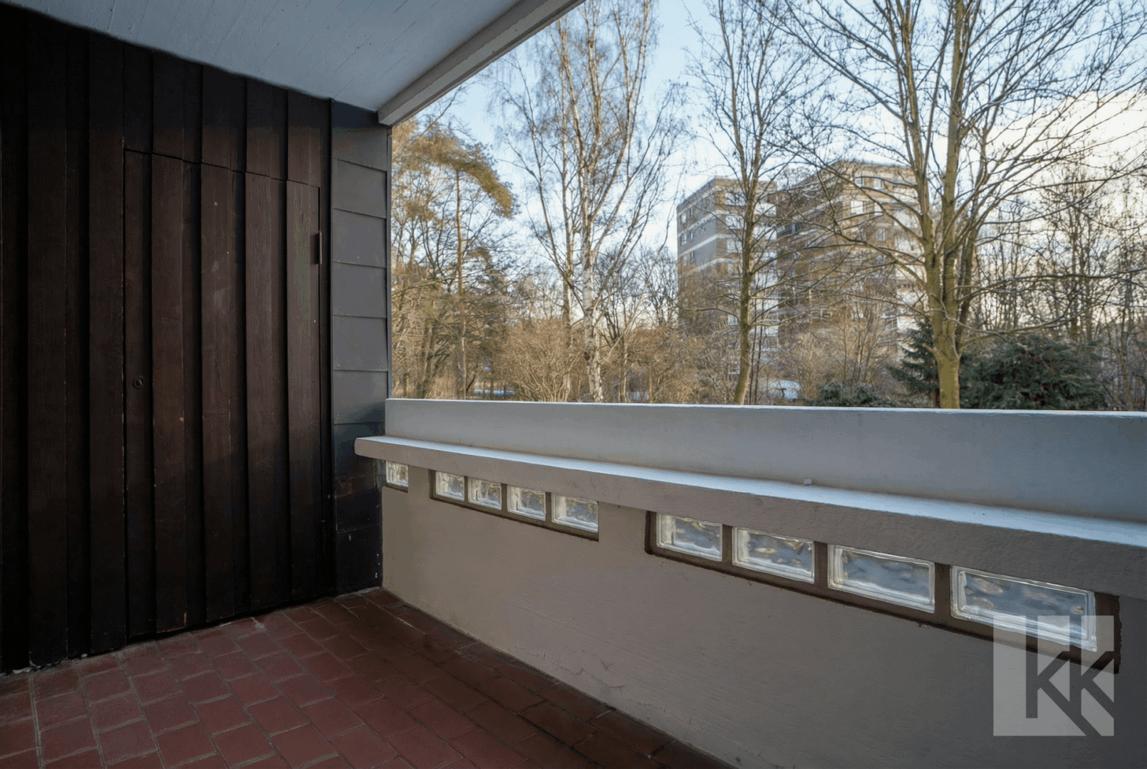 ... zur Loggia mit Lagerraum