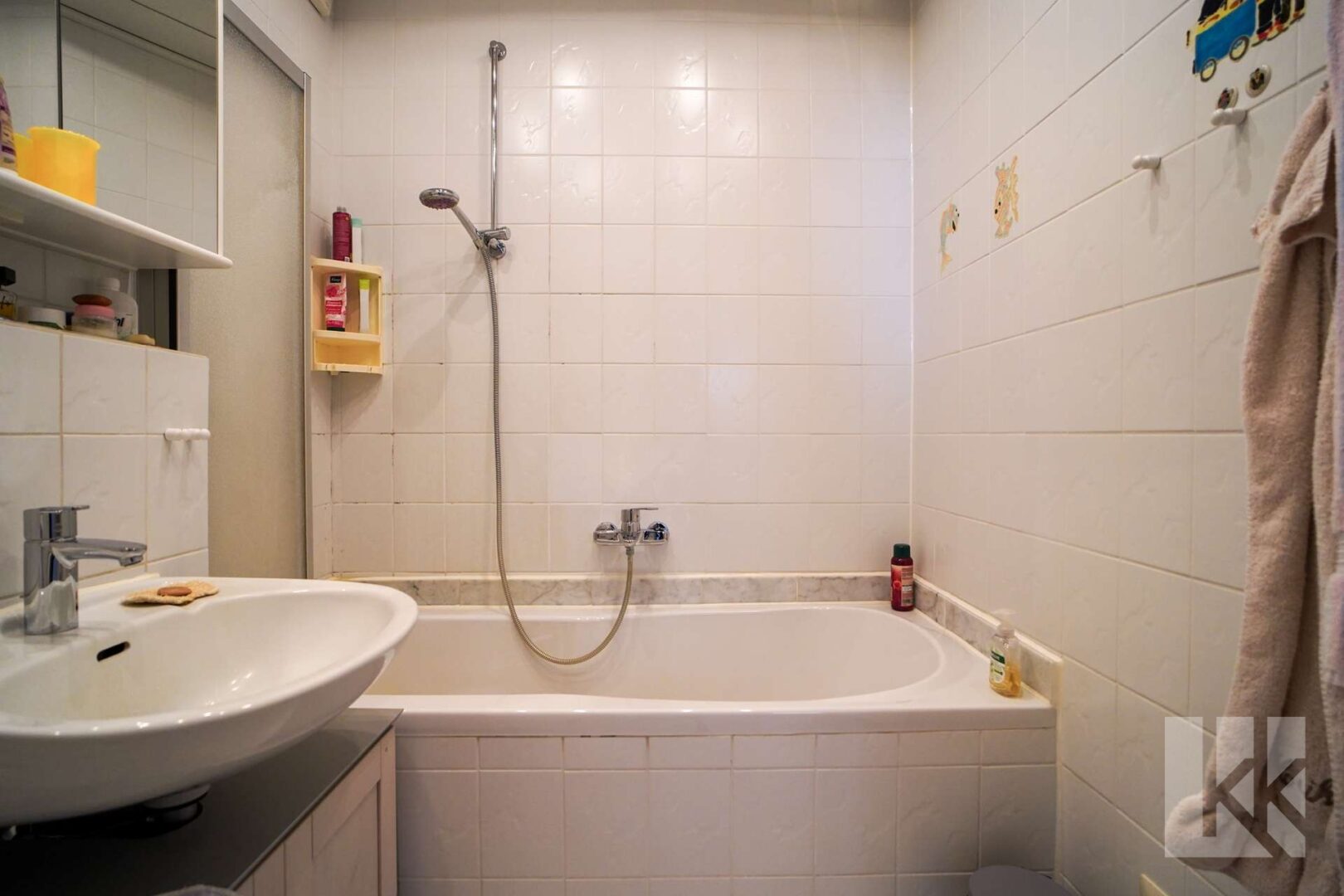 ...und ein Badezimmer.