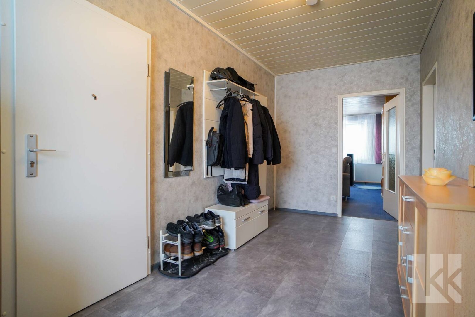 Neben dem großzügigen Eingangsbereich.