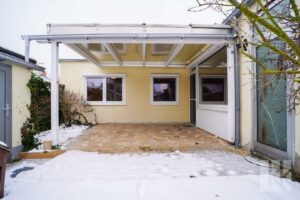 ...davor: Die überdachte Terrasse