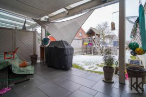 Davor: Die große, überdachte Terrasse