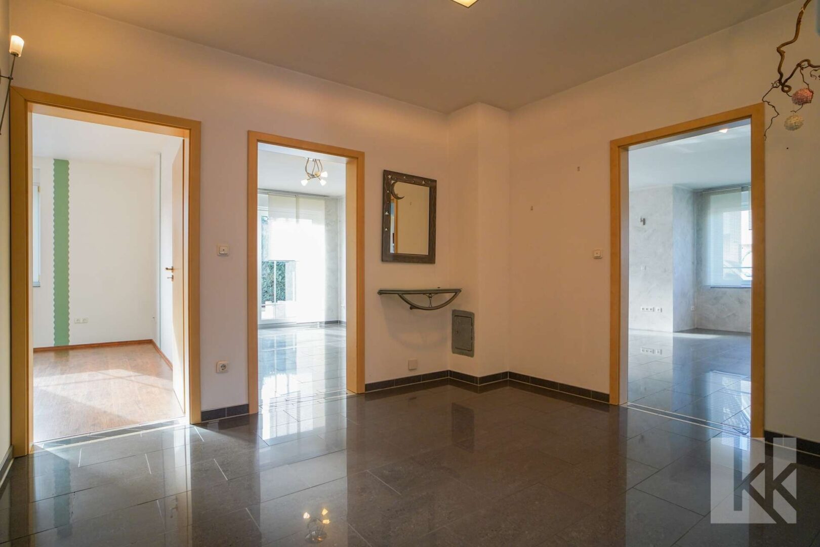 Ein zentraler Flur verbindet alle Zimmer