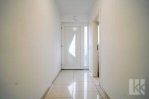 Entree mit Zugang zum...