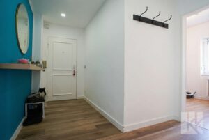 Geräumiger Eingangsbereich und zentraler Flur