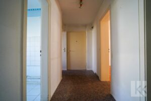 Ein zentraler Flur verbindet die Räume