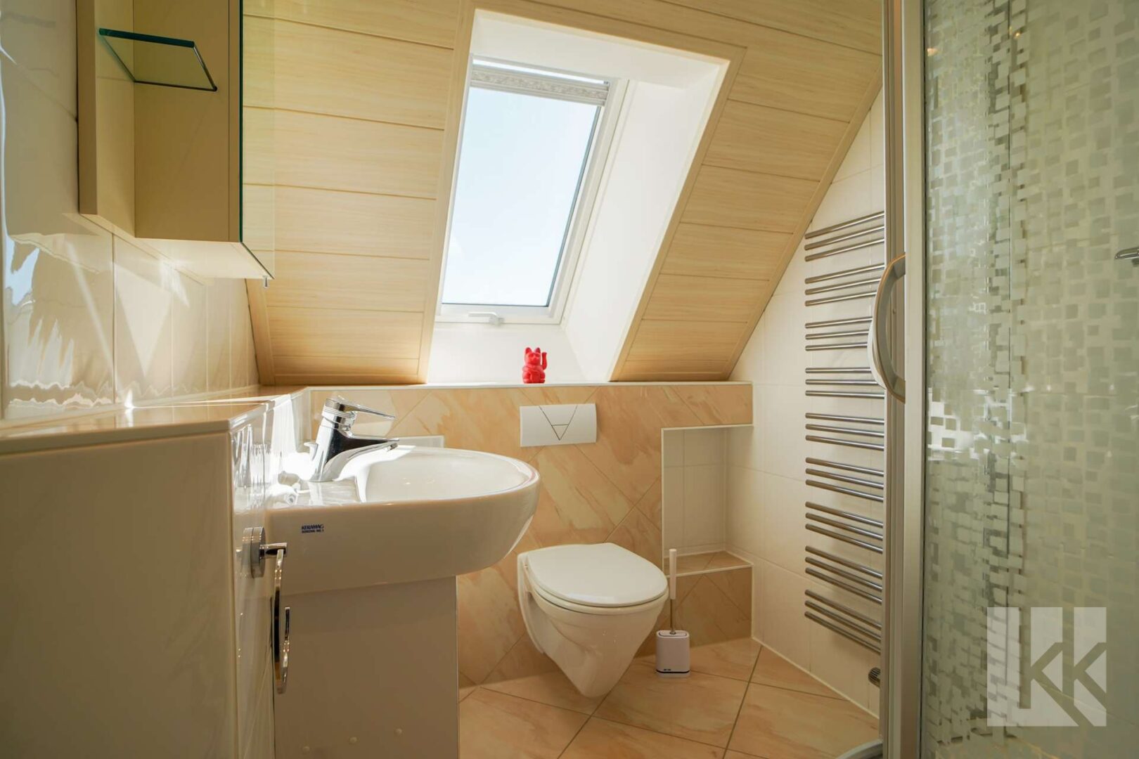 Auch im DG ein Bad mit Dusche