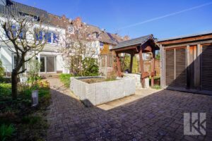 ...gepflegten Garten