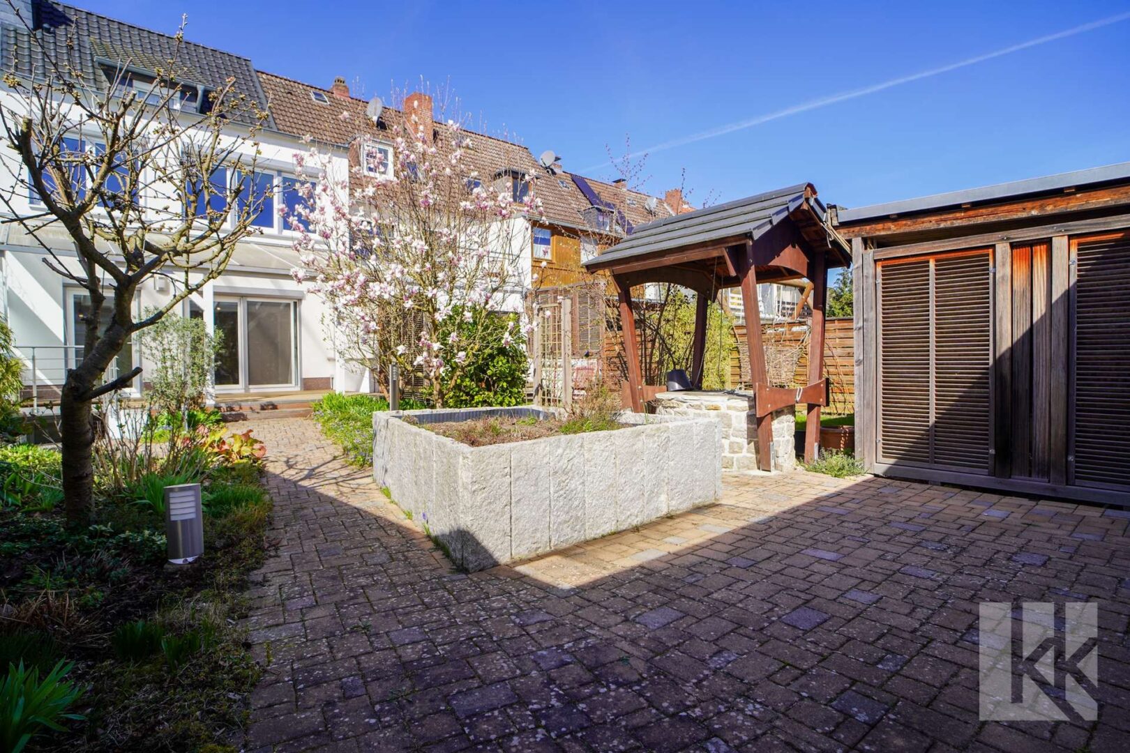 ...gepflegten Garten