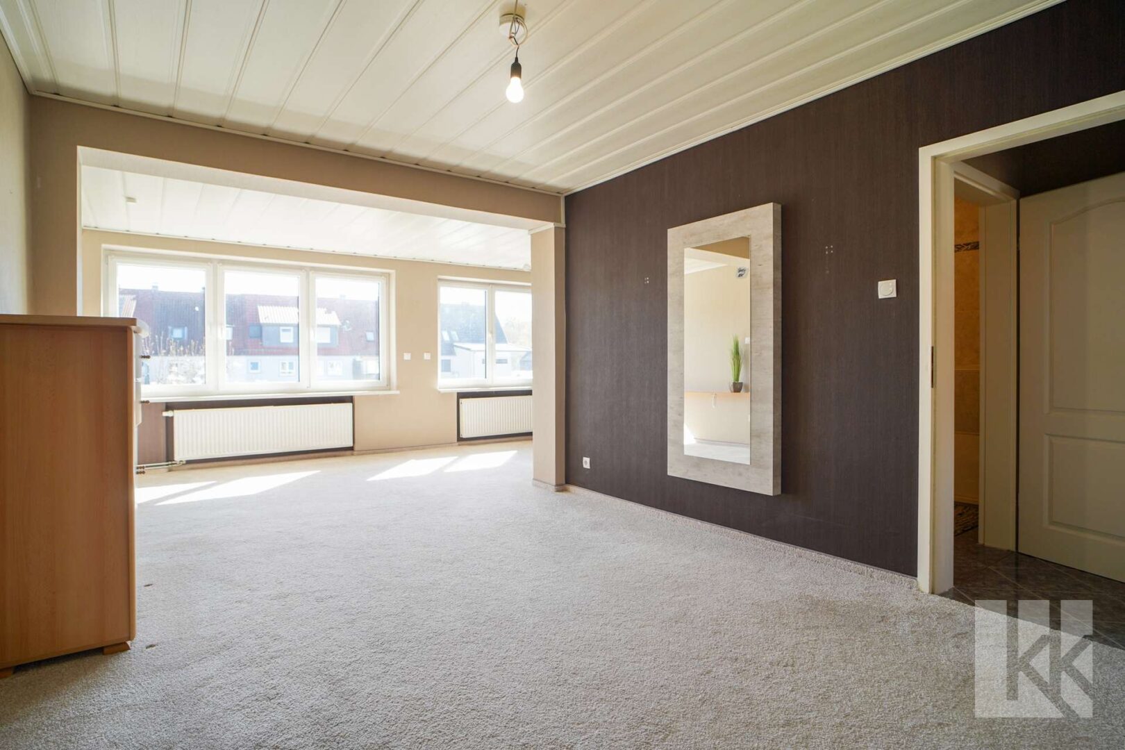 Das riesige Elternschlafzimmer mit...