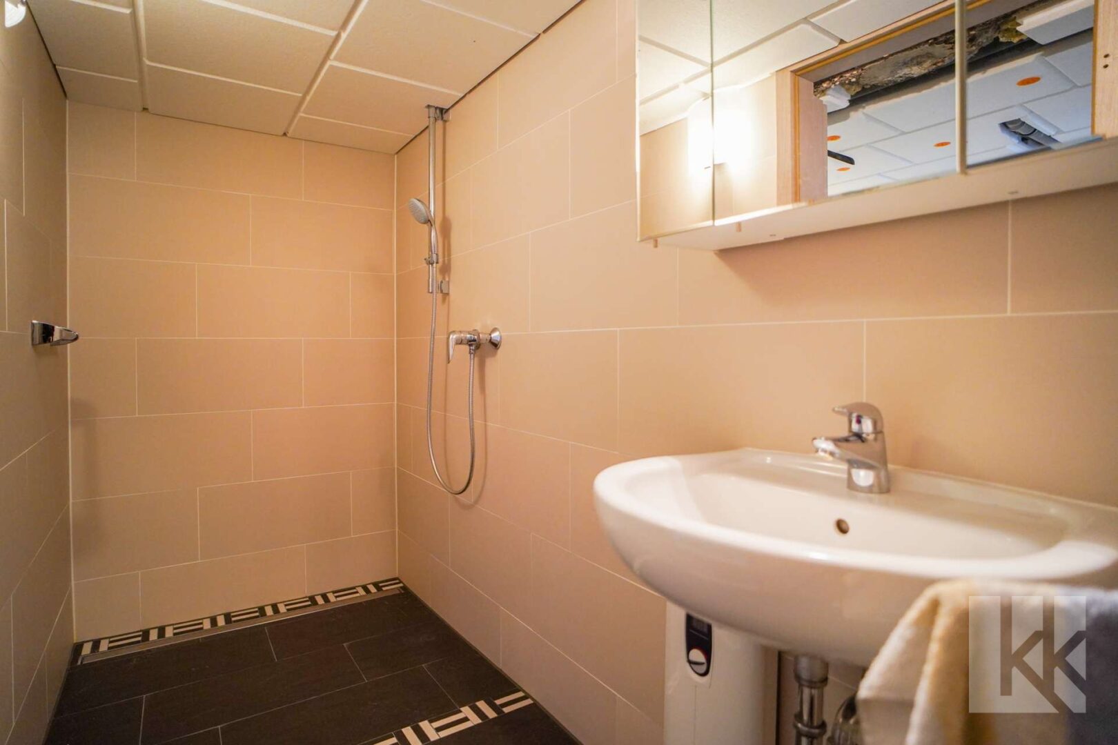 Eine weiter Dusche im Keller