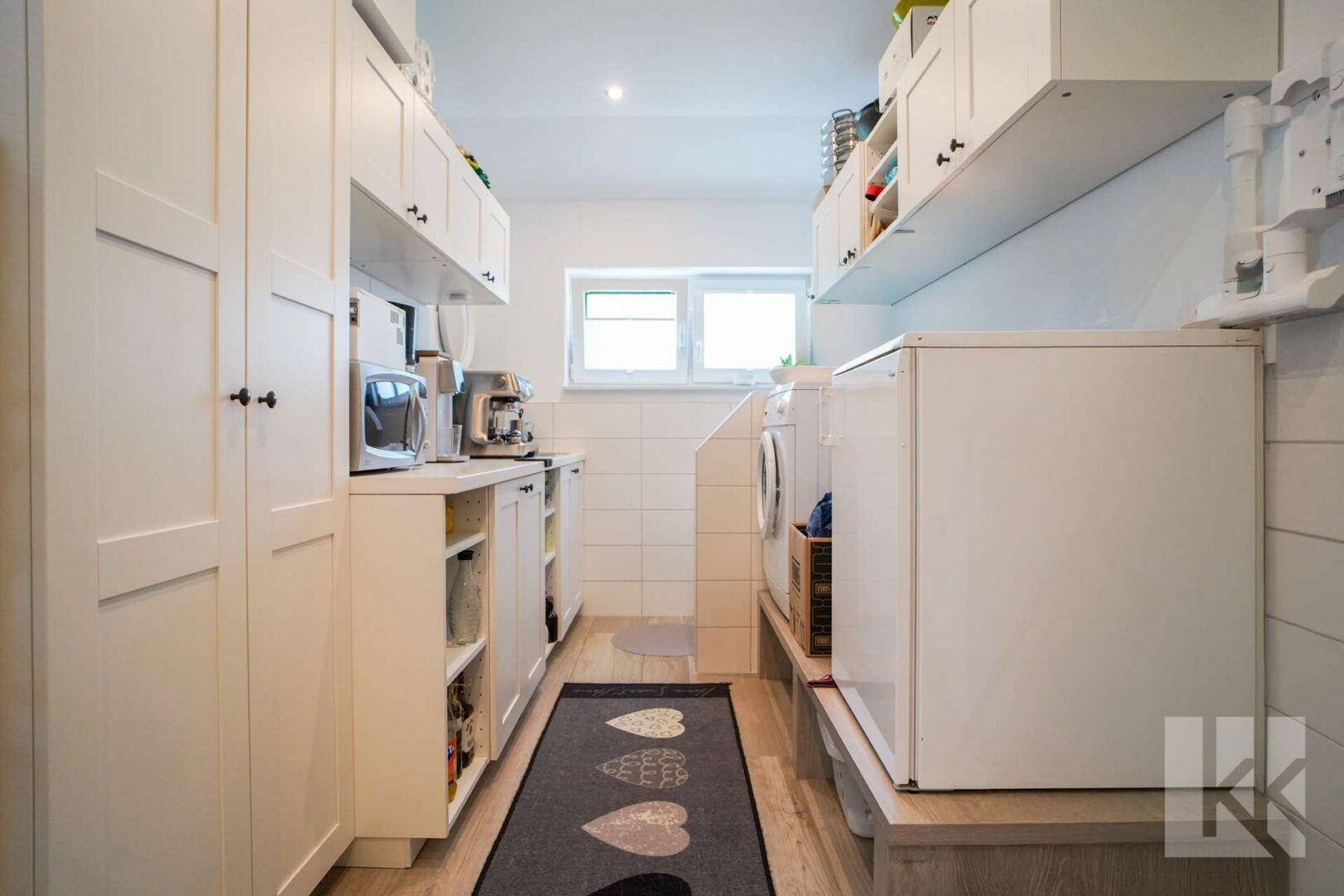 Hauswirtschaftsraum im EG mit Zugang zur Garage