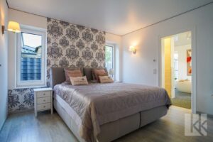 Elternschlafzimmer im Erdgeschoss mit...