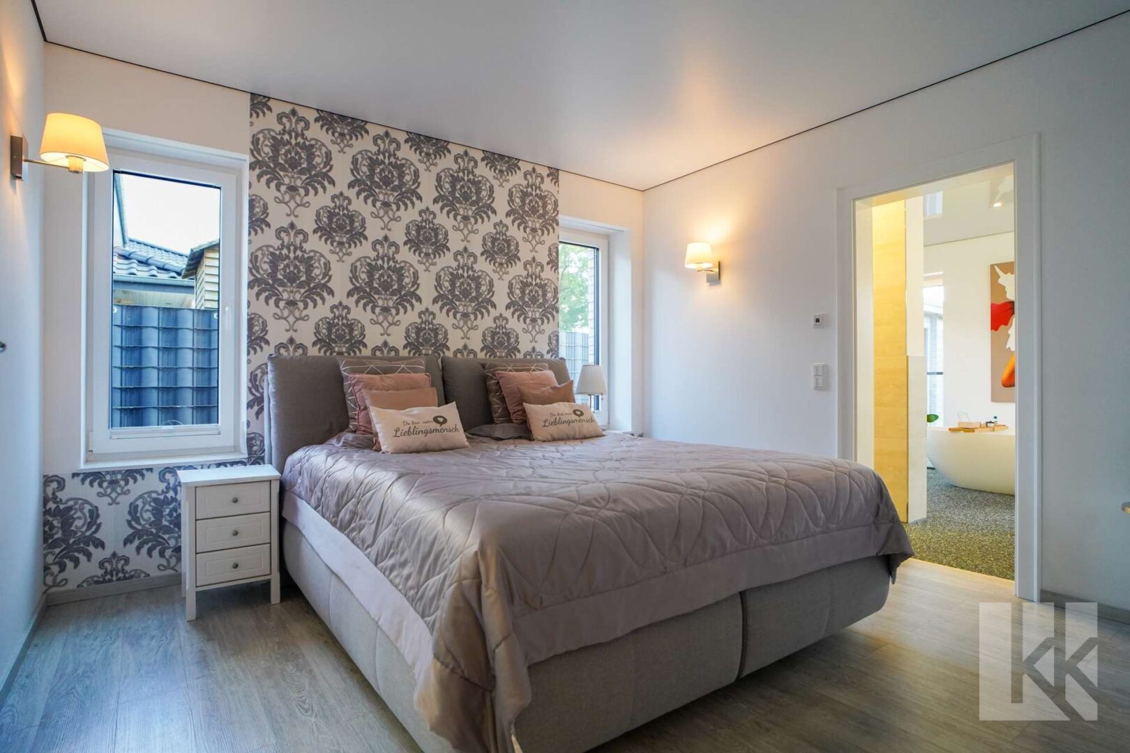 Elternschlafzimmer im Erdgeschoss mit...