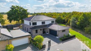 Luxuriöse Villa in Feldrandlage