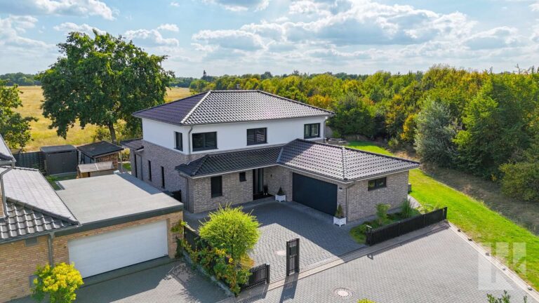 Luxuriöse Villa in Feldrandlage